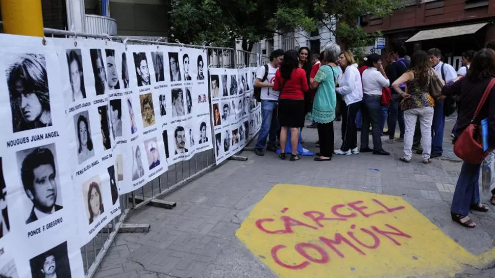 RECLAMO. Los organismos de derechos humanos exigen que se condene a los imputados por delitos de lesa humanidad. LA GACETA / ANALIA JARAMILLO