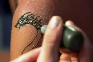 Un tatuaje muere por desencanto y por trabajo