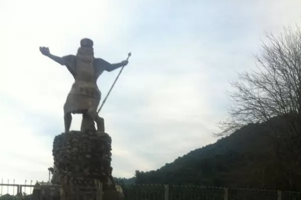 Basura en el Monumento al Indio