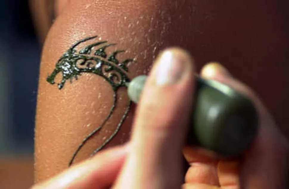 YA NO ME GUSTA. Según una estadística de la Clínica Ruber, de Madrid, el 60% de las personas que se tatúan se arrepiente a los cinco años. LA GACETA / FOTO DE FRANCO VERA 