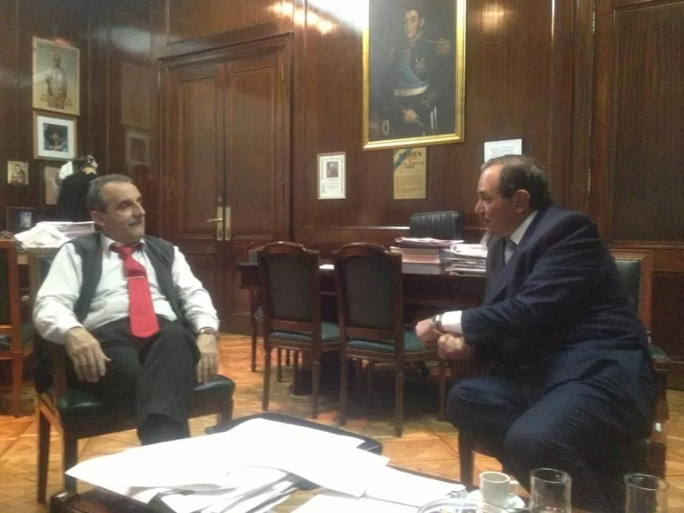 ACUERDO. Moreno y Alperovich, en plena reunión en la sede de la Secretaría de Comercio Interior. PRENSA Y DIFUSIóN