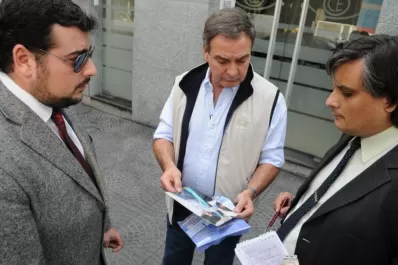 Un abogado acusó a un colega de haberle pegado un botellazo