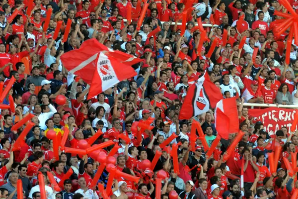 Los hinchas de Independiente se acordaron de Racing