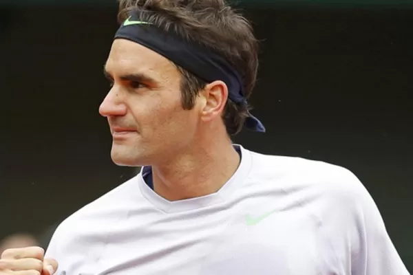 Federer ganó y alcanzó el récord de Guillermo Vilas en Roland Garros