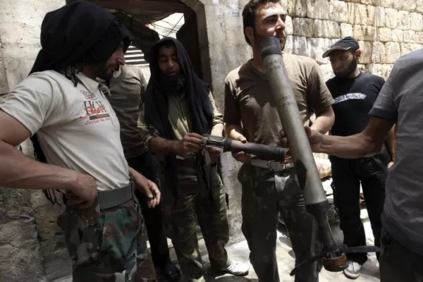Hezbollah y milicias rebeldes sirias luchan en territorio libanés