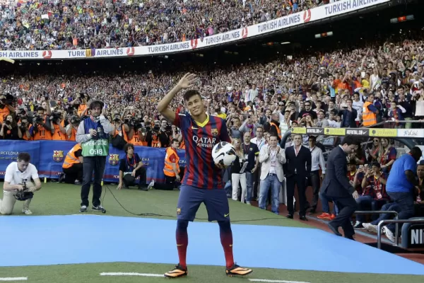 Neymar fue presentado en Barcelona