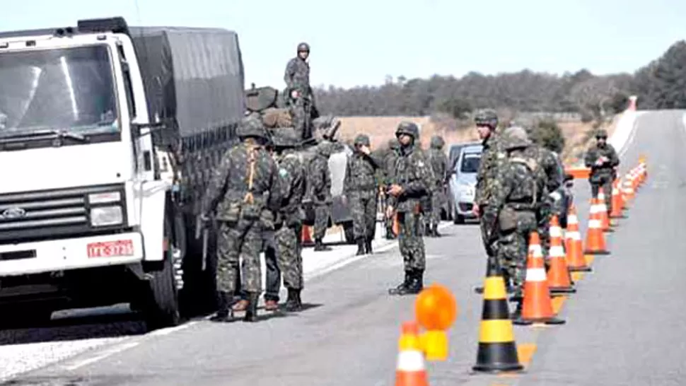MOVIMIENTO DE TROPAS. Se trata de la mayor operación militar realizada desde la Segunda Guerra Mundial, según Rousseff. FOTO TOMADA DE INFOBAE.COM