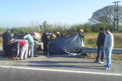 Un hombre murió al chocar contra una rastra