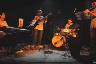 Una fiesta alegre, improvisada y con jazz de espíritu popular