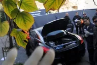 Hallan un hombre muerto en un auto de alta gama