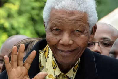 Mandela volvió a ser internado y su estado es grave