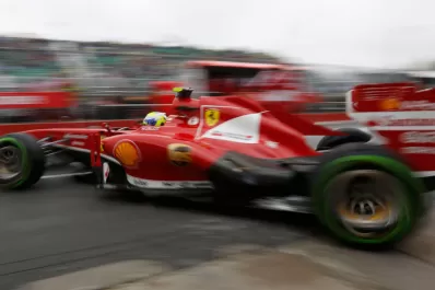 Felipe Massa estrelló su Ferrari contra un muro en Canadá