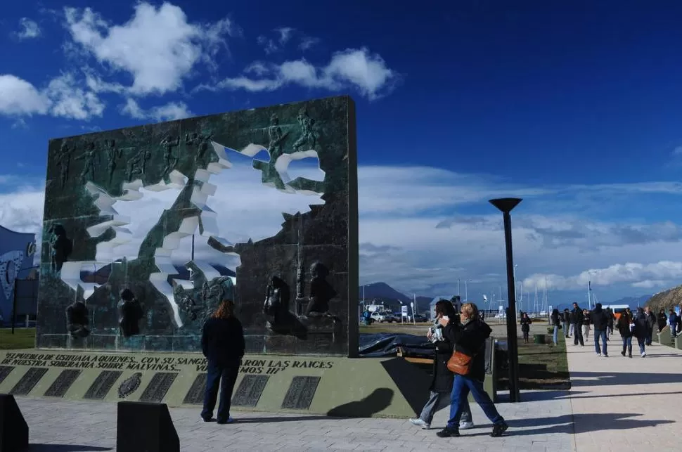 USHUAIA. En la Plaza de las Malvinas se recuerda la gesta soberana. DYN