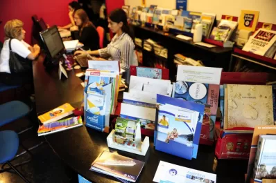 Quieren saber en qué gasta el argentino afuera