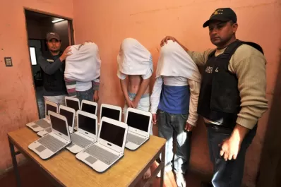 Al amanecer robaron netbooks de la escuela y, al mediodía, los atraparon