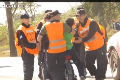 Violento operativo de control a dos motociclistas en la ruta 9