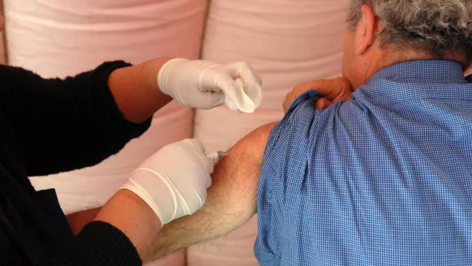 GRUPOA DE RIESGO. Los más vulnerables pueden vacunarse gratuitamente. TELAM (ARCHIVO)