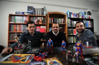 El cuartel está en un living y allí devoran la fantasía