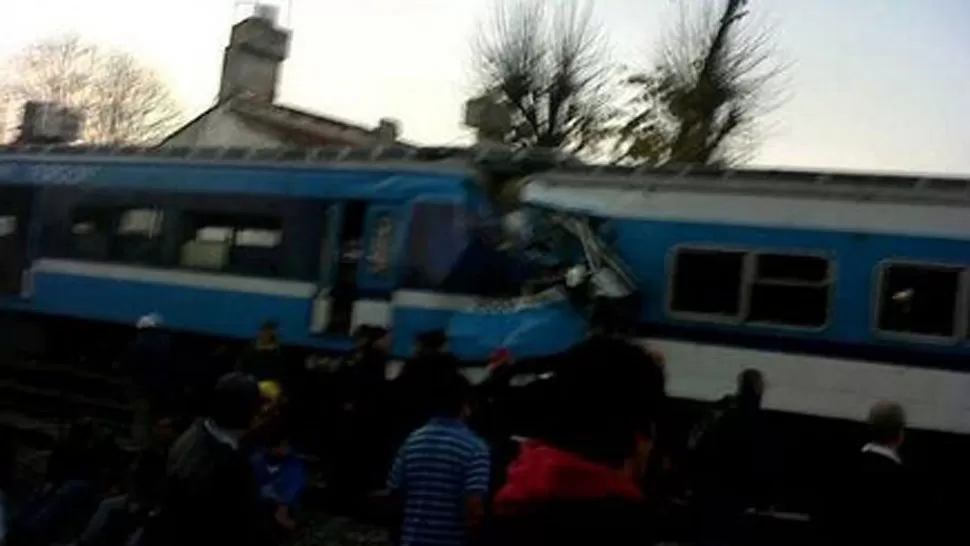 HORA PICO. El accidente ocurrió cuando los trenes se encontraban repletos. FOTO TOMADA DE TWITTER (@gravep)