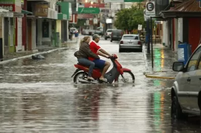 Un temporal provocó daños en Santiago del Estero y hay alerta para toda la región