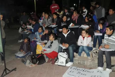 Santa María: Estudian carreras terciarias en aulas prestadas y reclaman un edificio propio