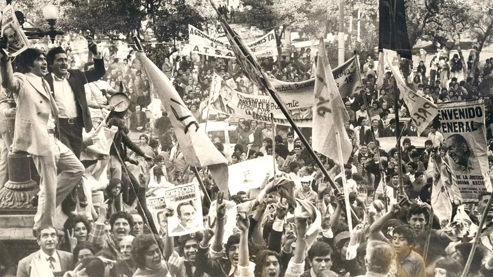 EL REGRESO. Miles de personas fueron a recibir a Perón. ARCHIVO LA GACETA