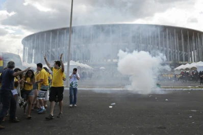 Brasil: 27 heridos y 16 detenidos en la apertura del certamen