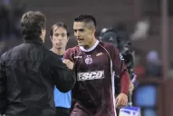 Lanús golea a River y acerca a Newell's al título