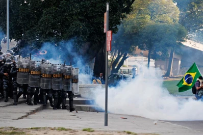 Manifestantes se enfrentaron con la policía en Río