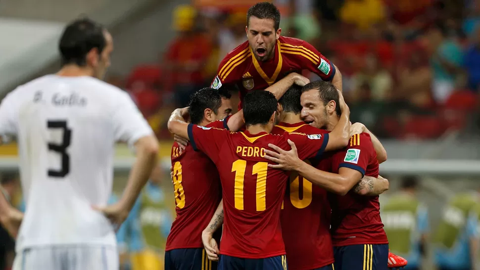 CON FURIA. Los españoles se divirtieron en su primer partido en Brasil. REUTERS