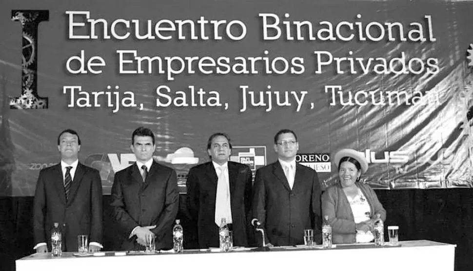 REUNIÓN BINACIONAL. Funcionarios de Tarija, del gobierno boliviano y de la gobernación de Salta, junto con el titular de la cámara de empresarios de la región limítrofe.  FACEBOOK LATIN AMERICA INVEST