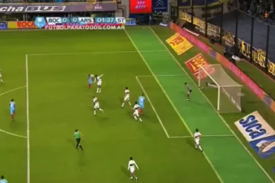 El bochornoso gol que le anularon a Arsenal por off side