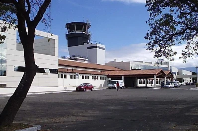 Denuncian que Aerolíneas Argentinas frena el ingreso de empresas aéreas a Salta