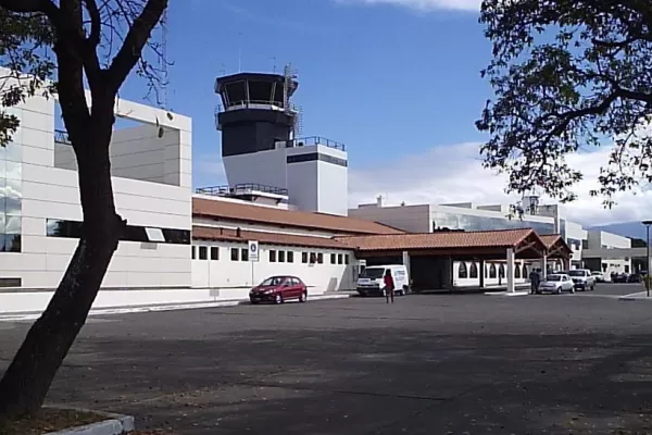 Denuncian que Aerolíneas Argentinas frena el ingreso de empresas aéreas a Salta