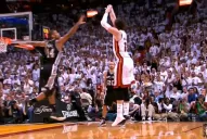 El increíble triple de Mike Miller con una sola zapatilla