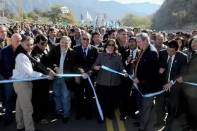 Inauguran 32 kilómetros de pavimentación en la ruta que une Andalgalá y Belén