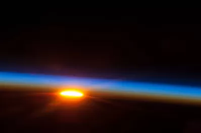 Así se ve el amanecer desde el espacio