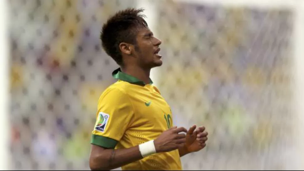 ESTRELLA. Neymar, el mejor del partido. FOTO DE TN.COM