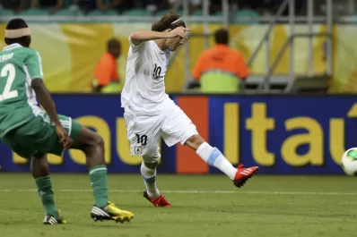 Uruguay venció a Nigeria y quedó a un paso de las semifinales