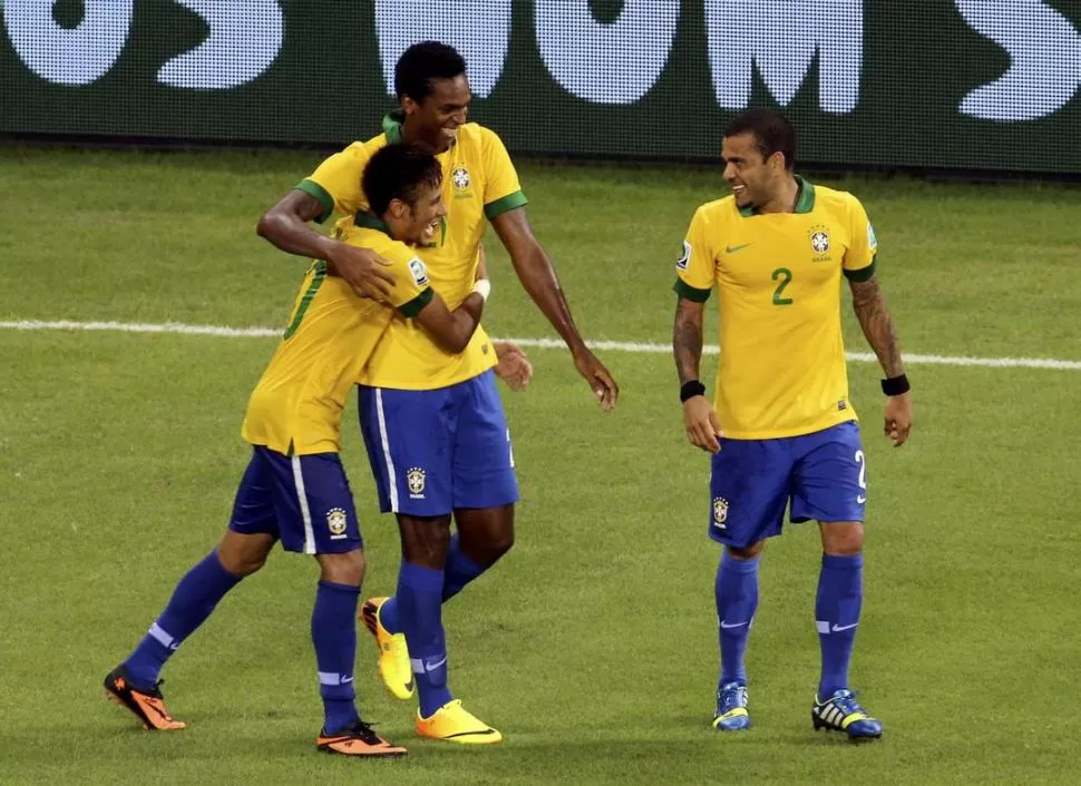 PURA FELICIDAD. Neymar y Jo marcaron los goles de Brasil. 
