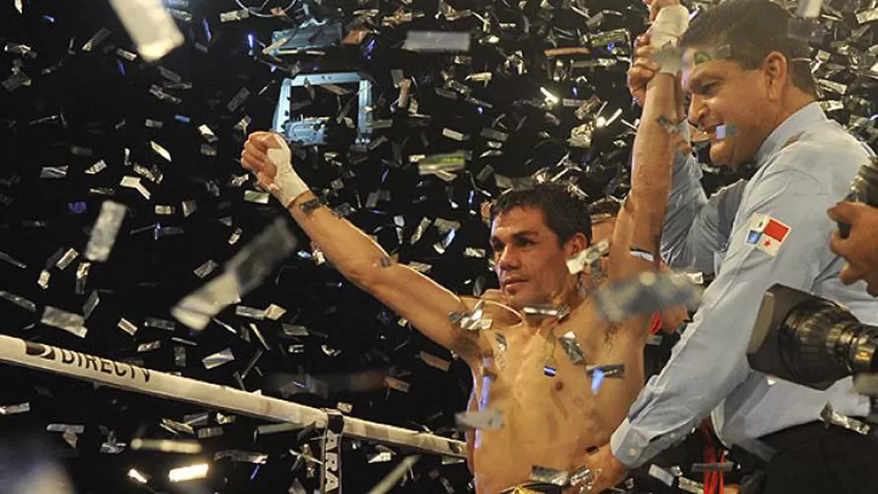 BRAZOS ARRIBA. El mendocino defendió por cuarta vez el cinturón que obtuvo en junio de 2011. ARCHIVO TELAM