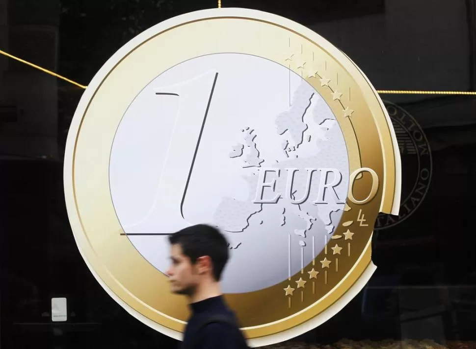 LOS NUBARRONES. Otra vez el euro está en medio de turbulencias financieras por falta de acuerdos. REUTERS 