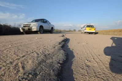 Cuando llueve, la ruta 334 se vuelve un canal intransitable