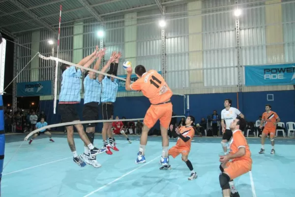 Monteros Voley ganó el clásico y el Grand Prix