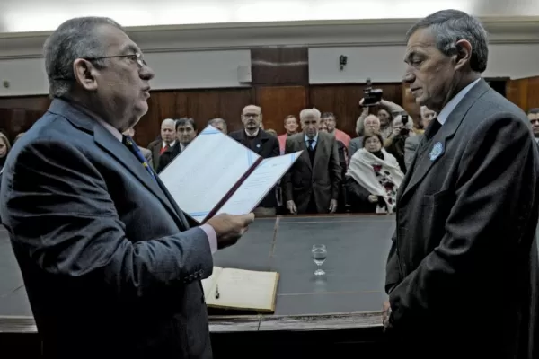 Dilatan la jura de un funcionario, a la espera de la sesión del Consejo Superior