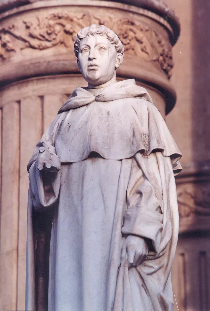 FRAY JOSÉ MANUEL PÉREZ. Detalle de la estatua del ilustre tucumano, que se alza en el atrio de nuestra basílica de Santo Domingo. LA GACETA / ARCHIVO