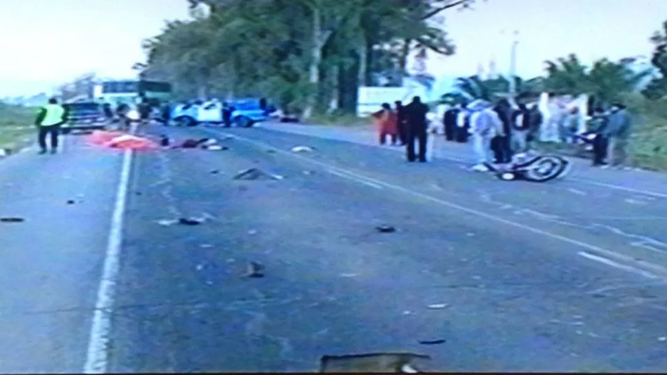 MAÑANA TRÁGICA. Se cree que un camión derribó a a uno de los motociclistas. CAPTURA DE VIDEO / CANAL 8