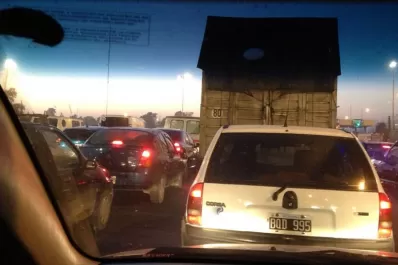 Chocan 14 autos por la intensa niebla en Capital Federal