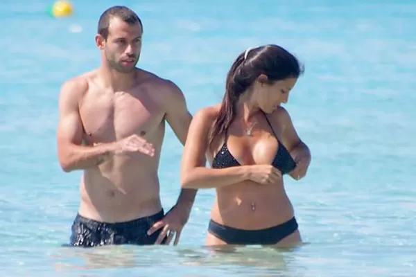 El álbum de fotos de Mascherano y su familia en las playas de Ibiza