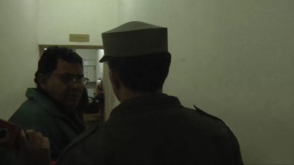 TESTIMONIO. Luis Olivera ingresa a la oficina del fiscal Diego López Ávila, donde declaró durante más de tres horas. LA GACETA / ALVARO MEDINA  (CAPTURA DE VIDEO)  